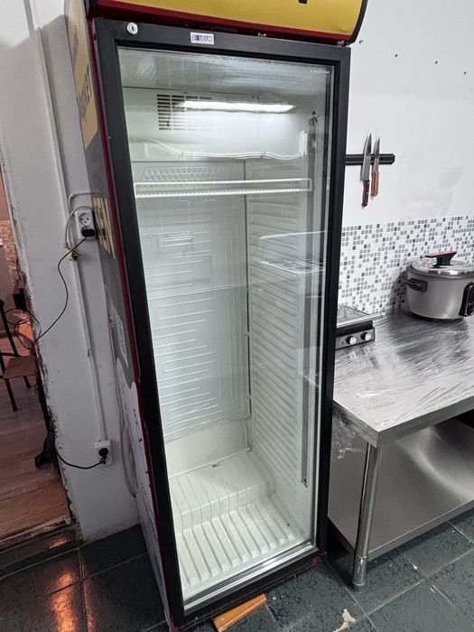 Витринный холодильник , холодильный шкаф