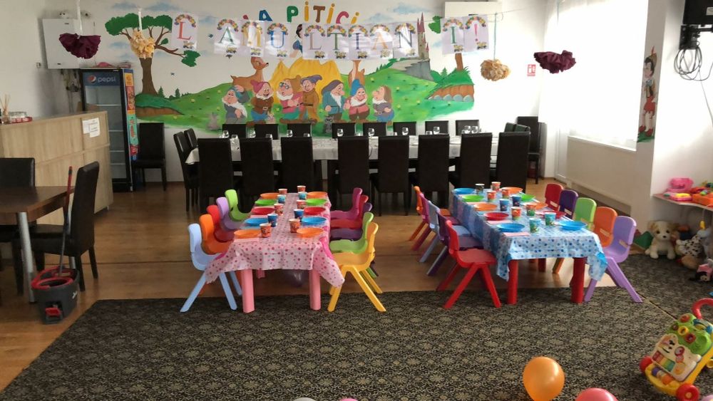 Tobogan , spațiu joacă