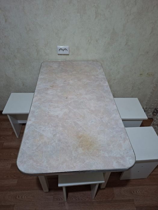 продам обеденный стол со