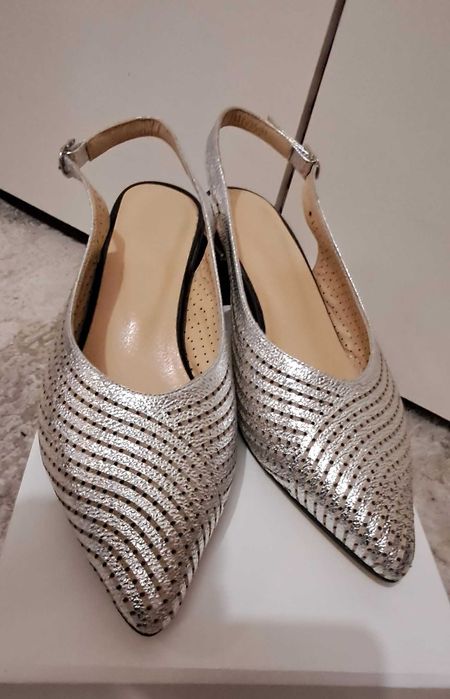 Чисто нови дамски обувки