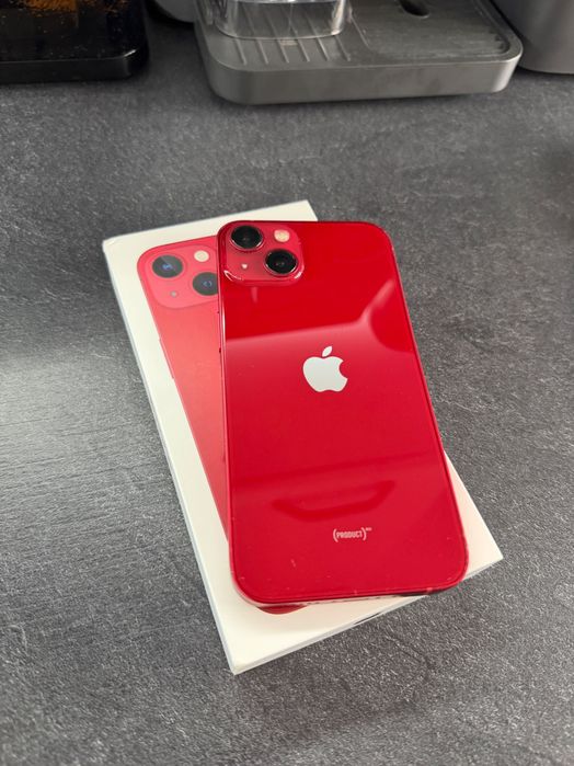 Телефон iPhone 13