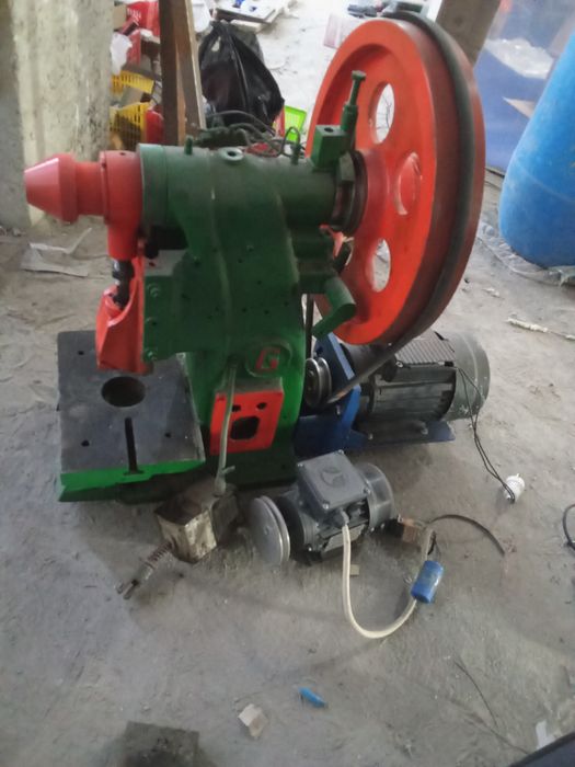 штамповочный пресс