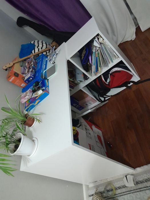 Стол и стуля и диван, парта сатлады