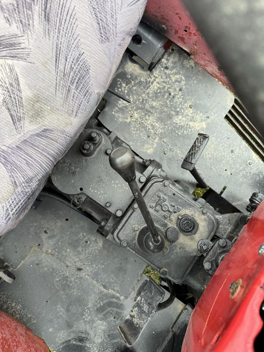 Tractor UNIVERSAL 445 original complet functional.