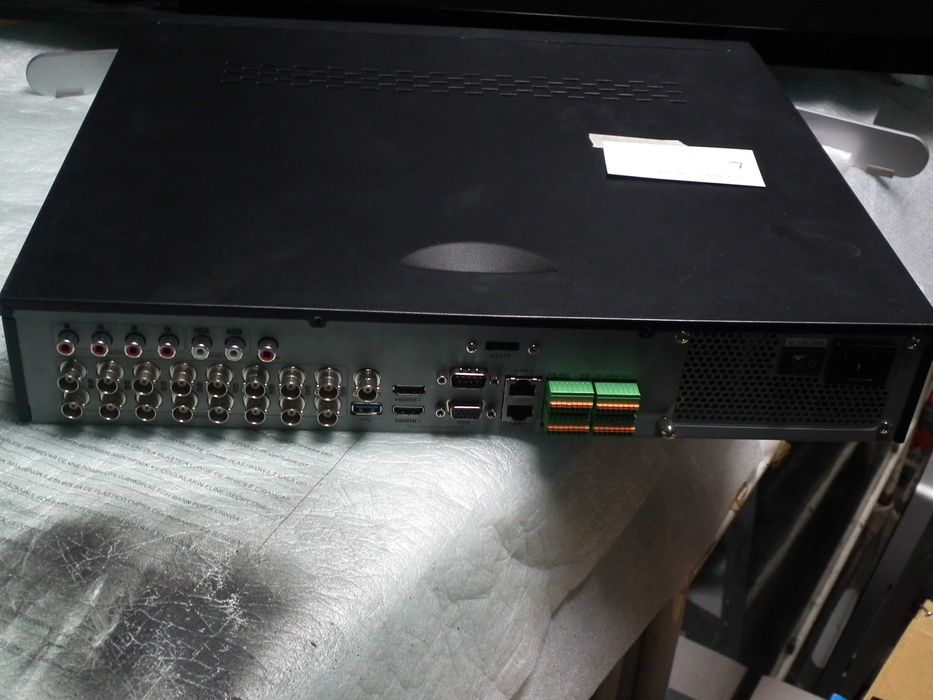професионален 16 канален HD-TVI рекордер Hikvision DS-7316HUHI-K4 8МР