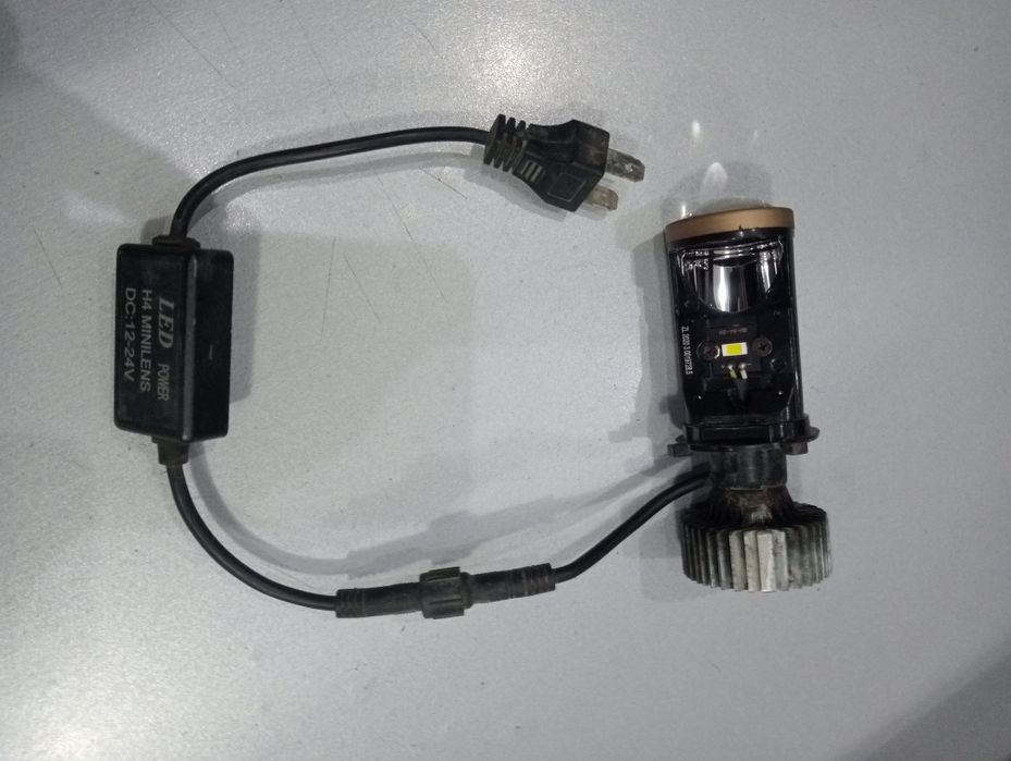 LED лампа H 4 срочно.