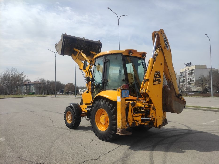 Трактор. Экскаватор погрузчик JCB 3CX.