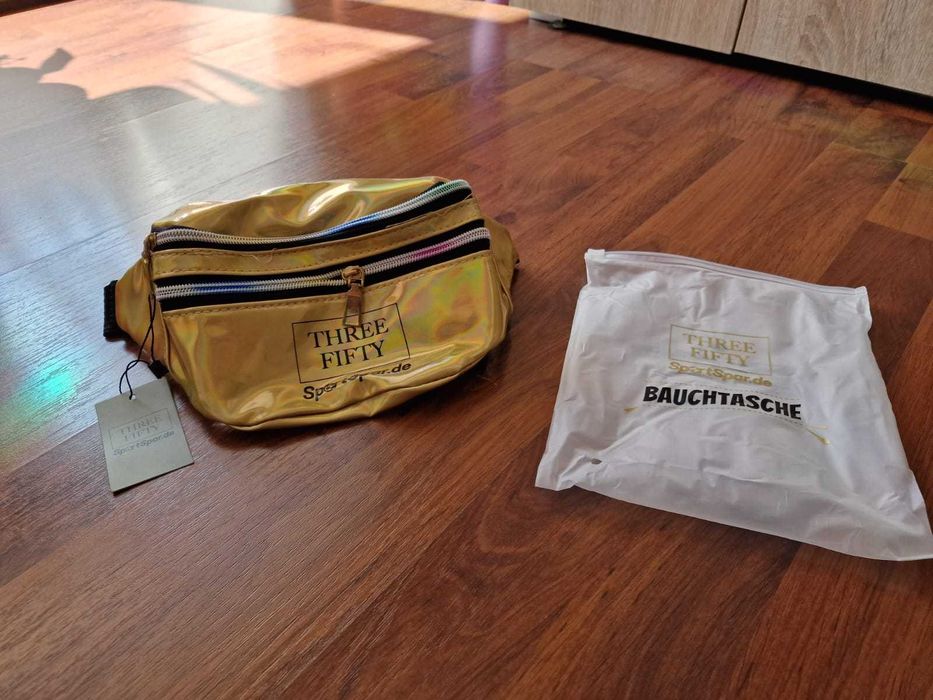 Borseta aurie din colectia THREE FIFTY, noua, sigilata