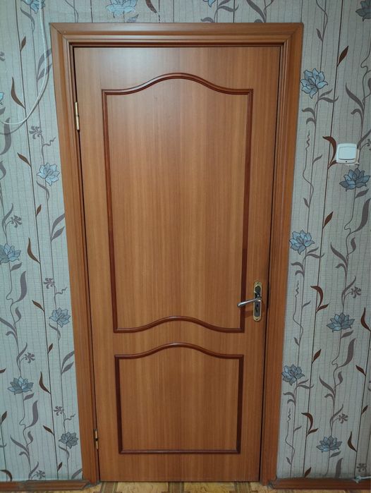 Продам двери бу 5000 т