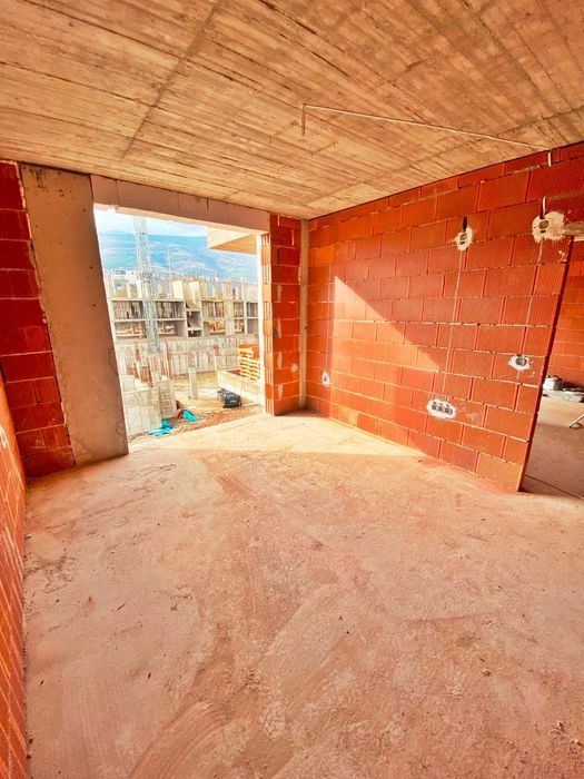 Изцяло Южен Тристаен Апартамент в Малинова Долина