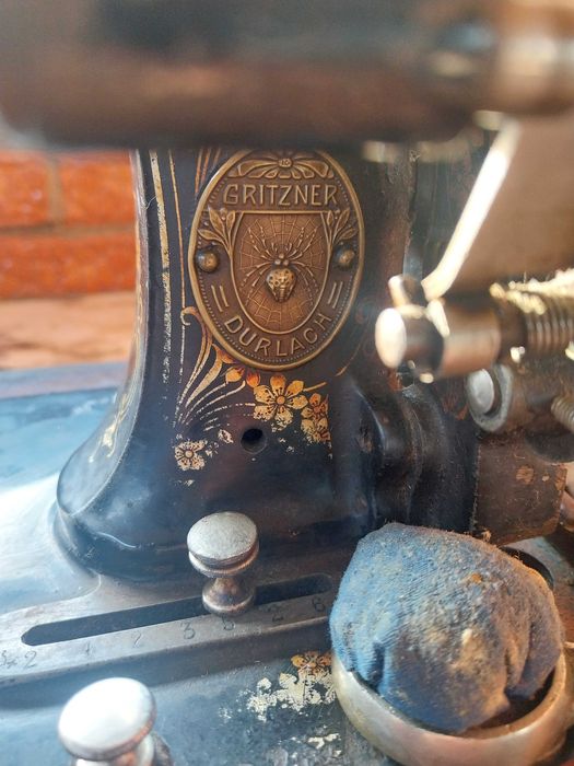 Masina de cusut de colectie