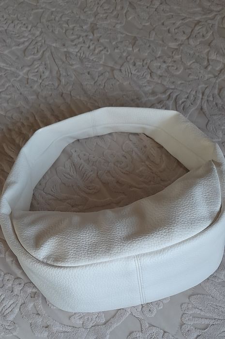 Бели летни чанти по 8 €