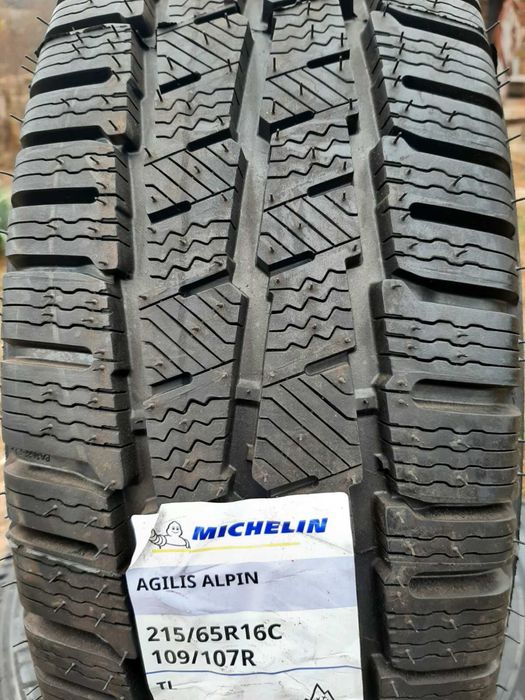 Продавам 2 броя зимни гуми Michelin Agilis Alpin в отлично състояние.