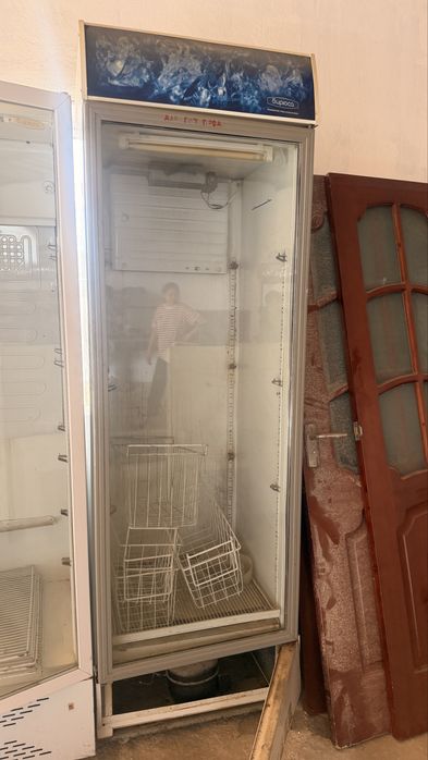 Продам витринный холодильник