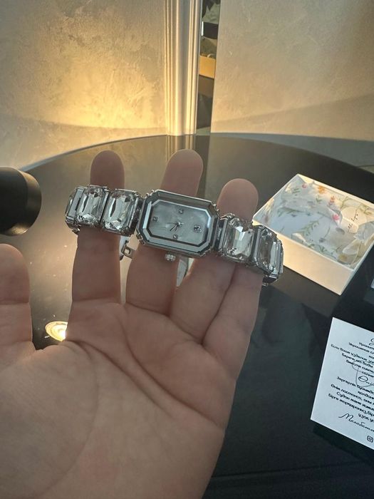 Часы Swarovski в отличном состоянии