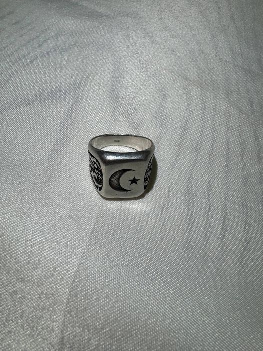 Kumush uzuk sotiladi