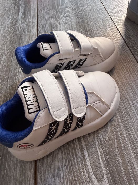 Маратонки Adidas+подарък ботуши К&К