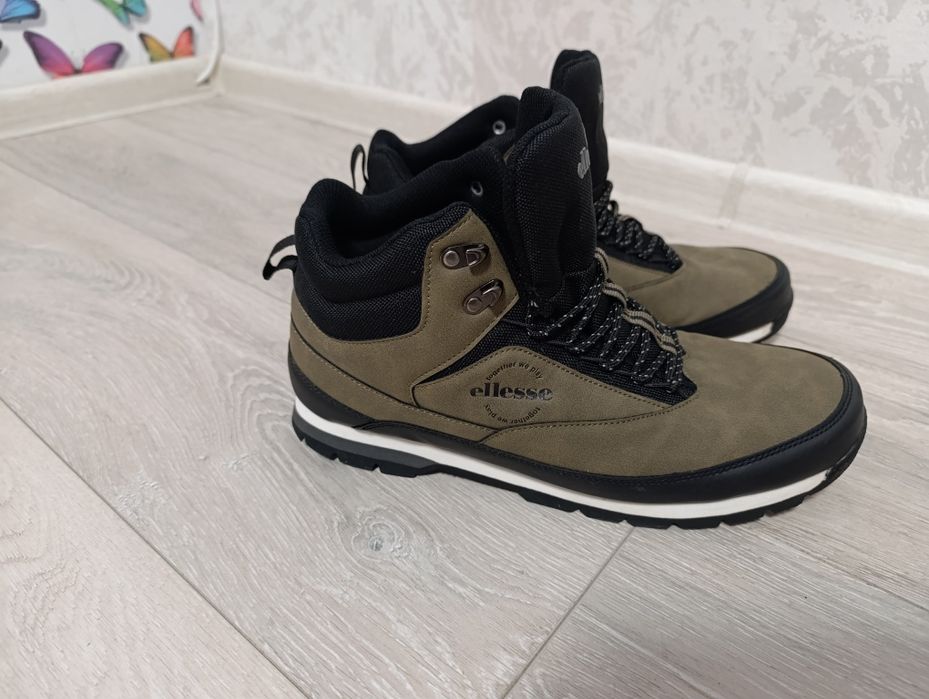 високи обувки ELESSE 44