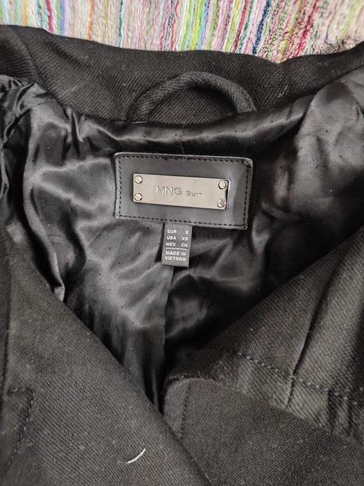 Продам демисезонные пальто от Mango