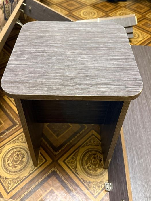 Кухонный стол и 4 стула