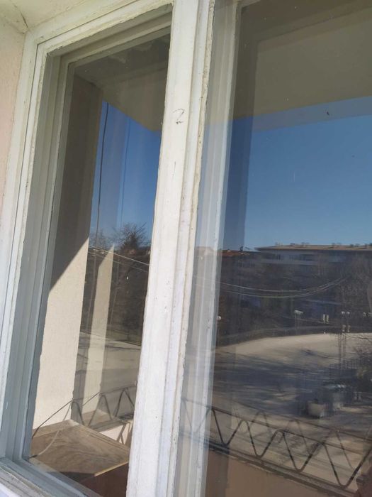 Продавам стара, остъклена, дървена дограма - 5 лв/м2