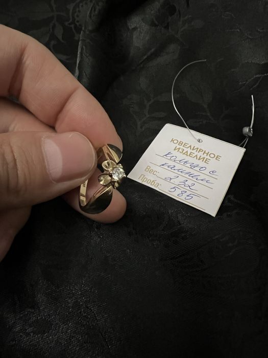 Золотое кольцо Вес - 2,32 . Размер 18