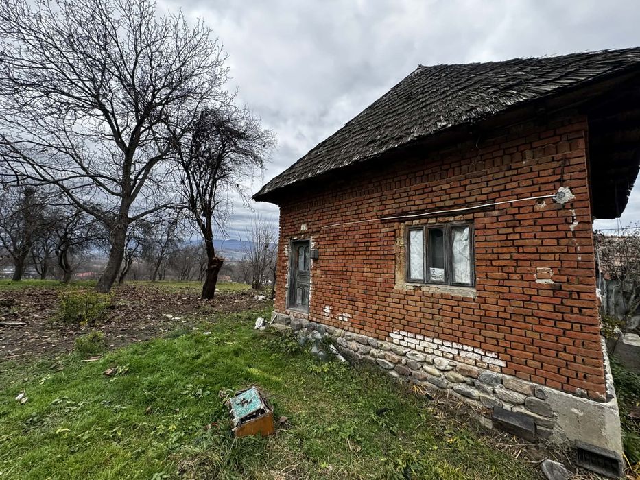 Casa batraneasca 2 camere + teren
