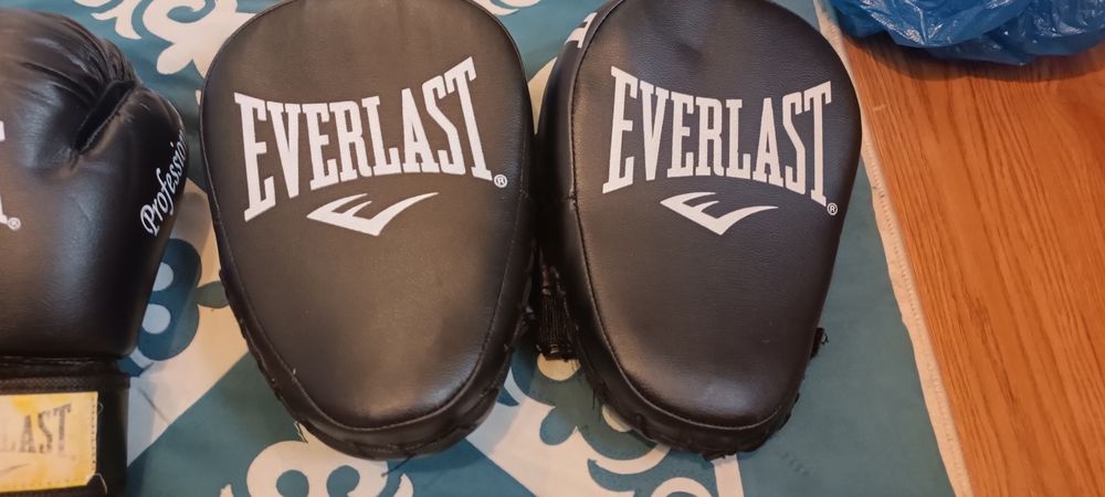 Боксерские перчатки
