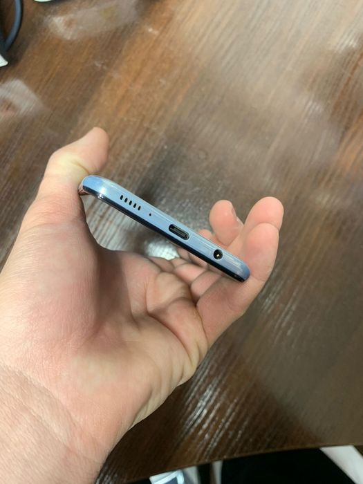 Самсунг А50 в идеальном состоянии