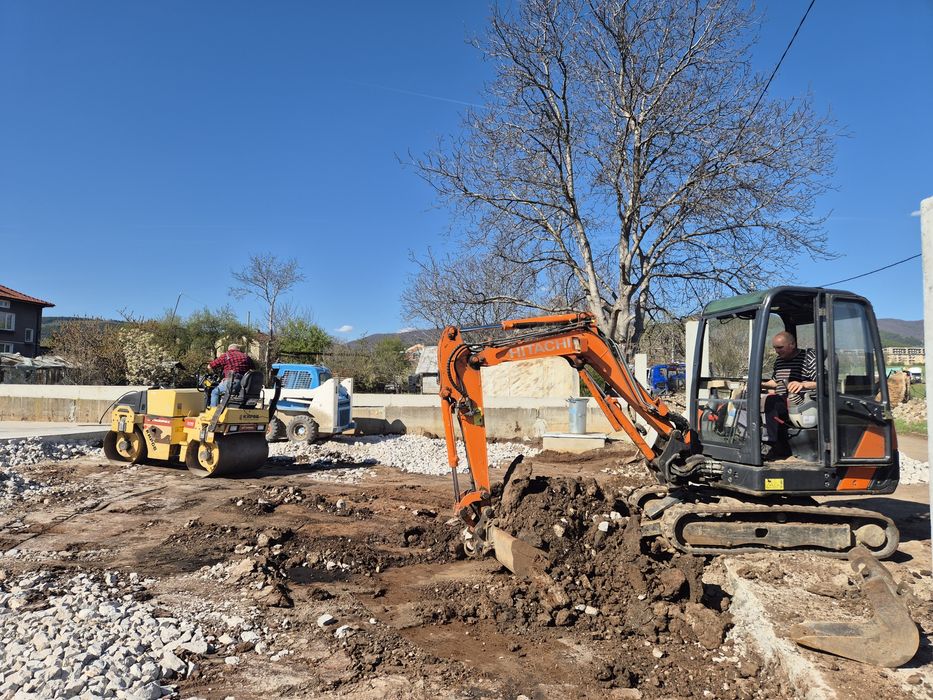 Услуги с мини багер. Хидравличен чук 150 кг,