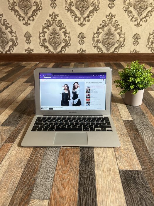 Продам Macbook Air 11