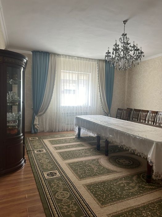 Стол со стульями