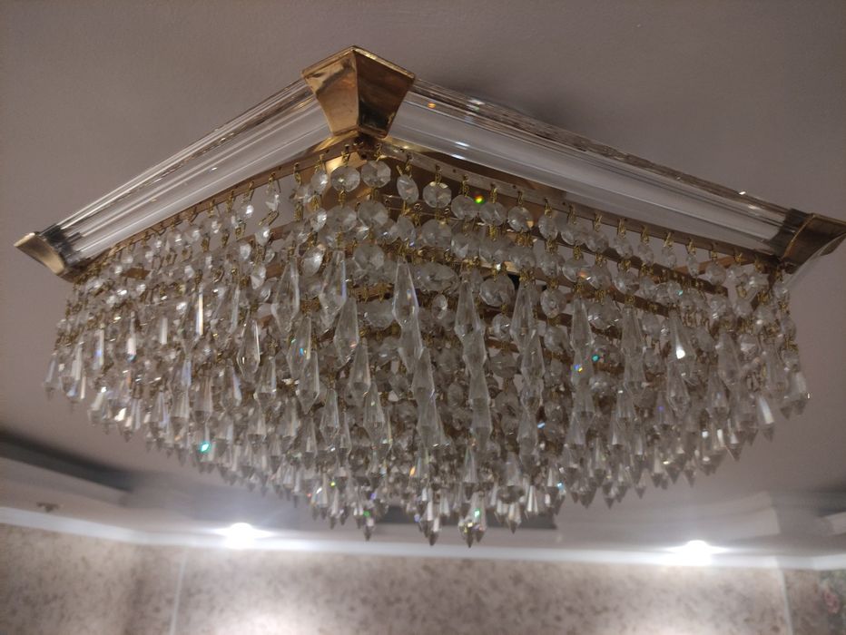 Продаю люстры хорошие