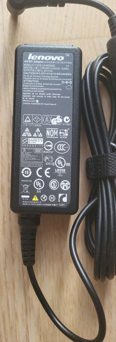 Продавам оригинално зарядно Lenovo 40W 20V 2A.