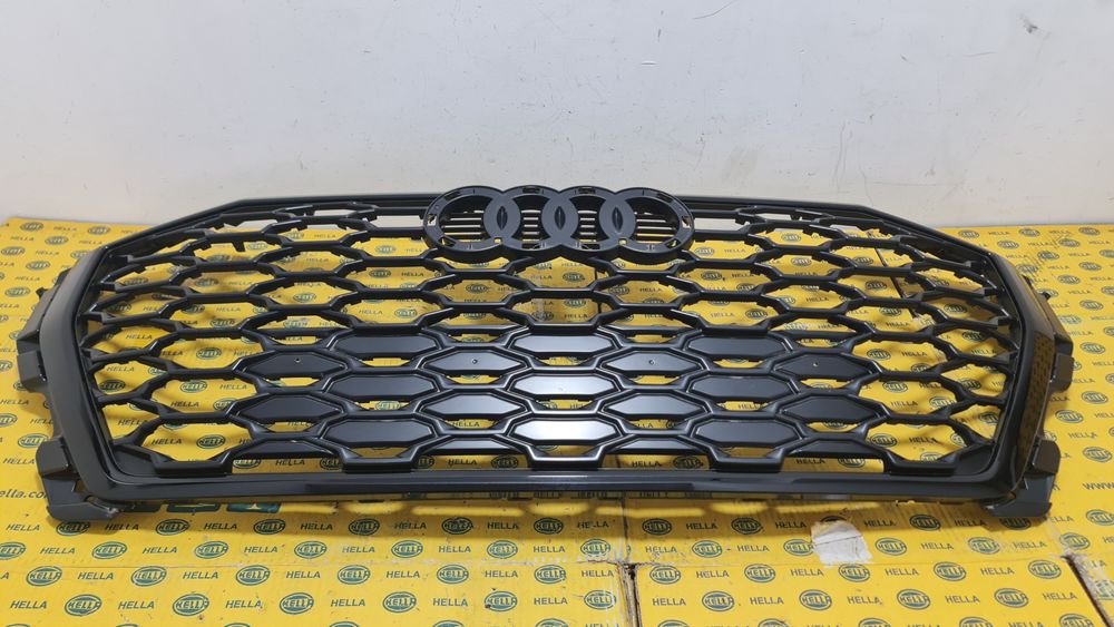 Grila masca radiator bara fata Audi Q3 F3 83F853651c S line black