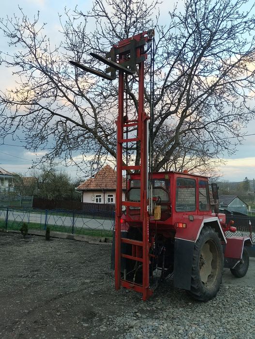 Vând încărcător tiranți aproape nou