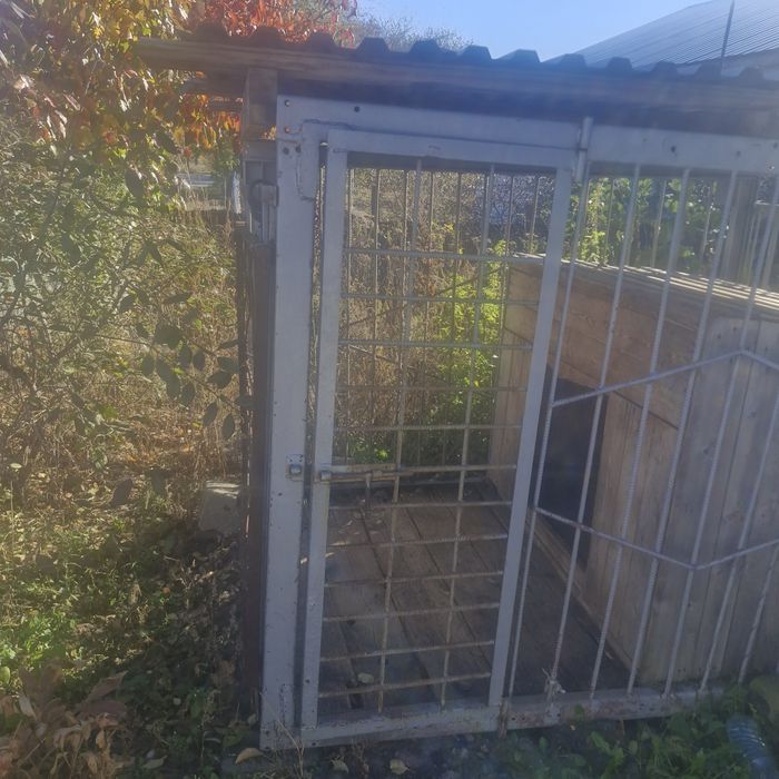 Продам вольер с будкой.