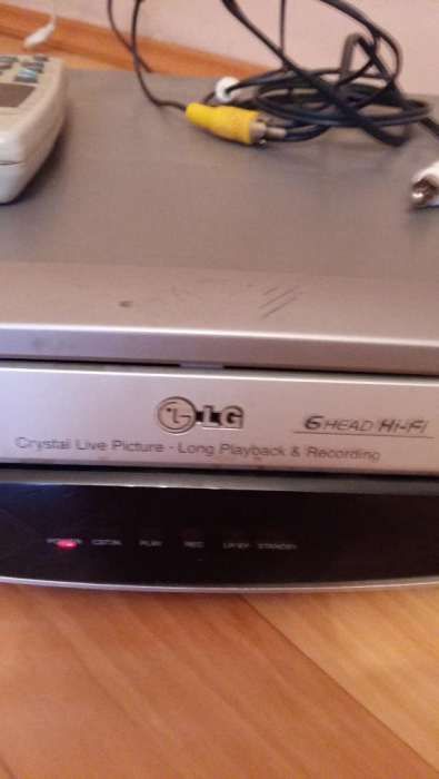 Видеомагнитофон LG