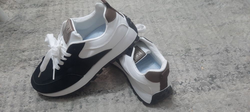 Продам новые кроссовки