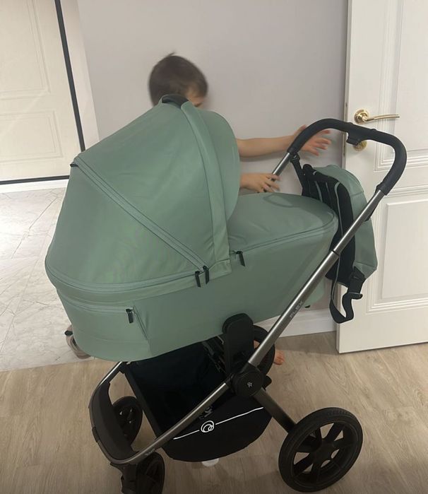 Продаётся фирменная детская коляска 2 в 1