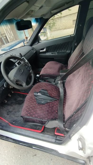 Автомобиль приора хэтчбек