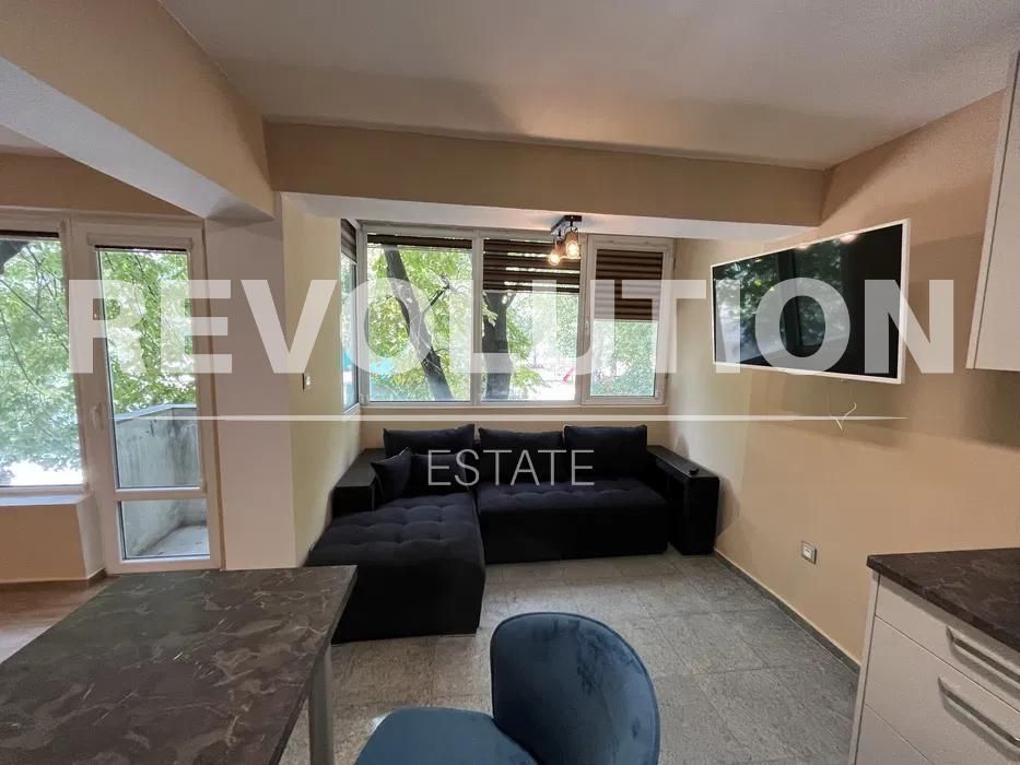 Дава се под наем Двустаен апартамент в Варна, Зимно кино Тракия - 45 кв.м за 425 € - Снимка #1