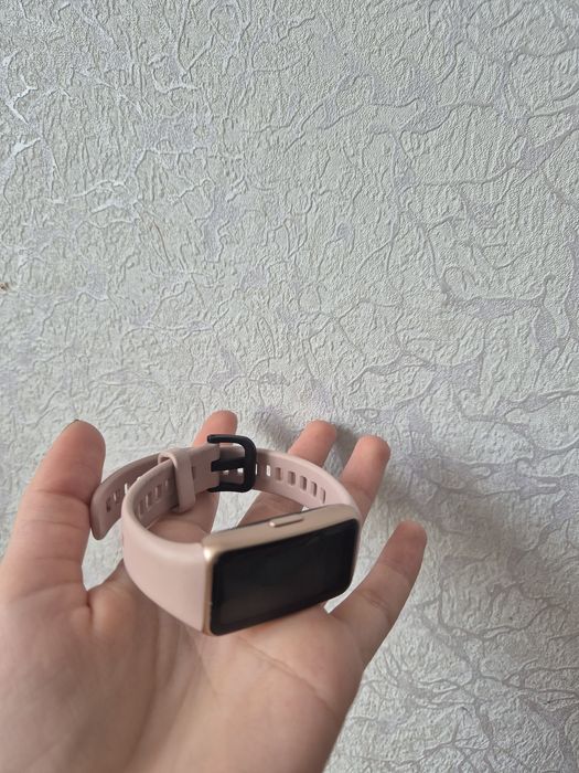Продам часы Huawei Band 6-3E5