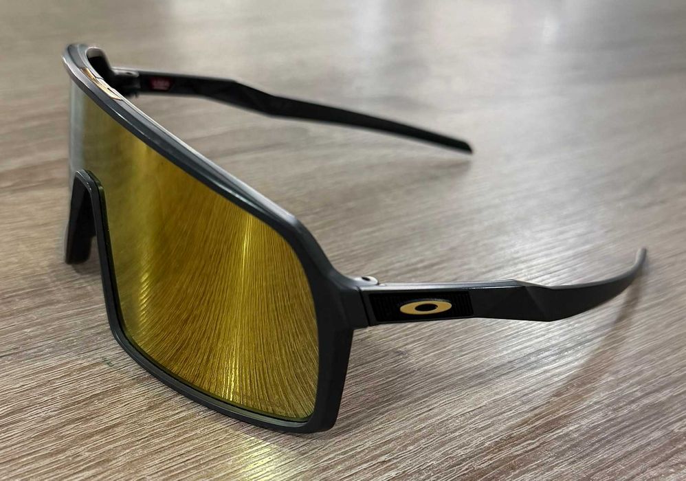 Слънчеви очила Oakley Sutro