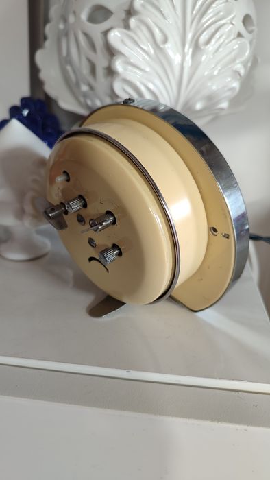 Стар часовник будилник отличен