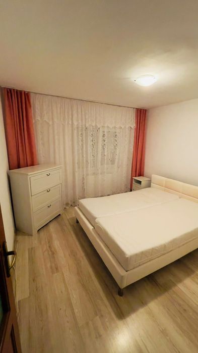 PF închiriez apartament cu 3 camere zona Soarelui
