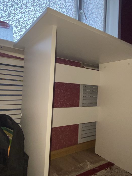 Стол белый письменный