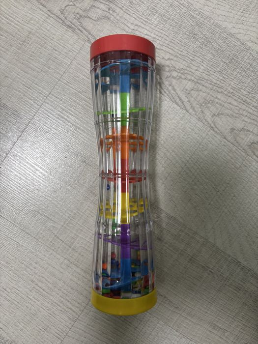 Бебешки играчки дрънкалки и играчки със звуци