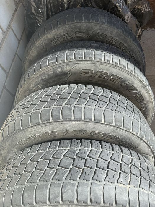 Продам резину УАЗ