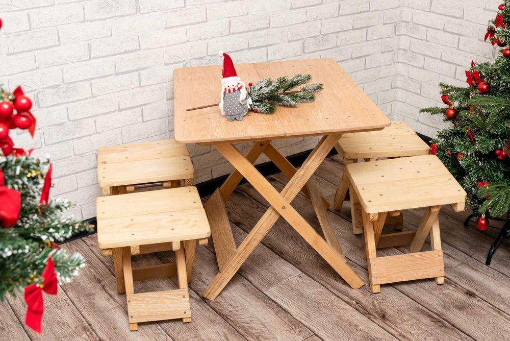 Складной стол и стулья